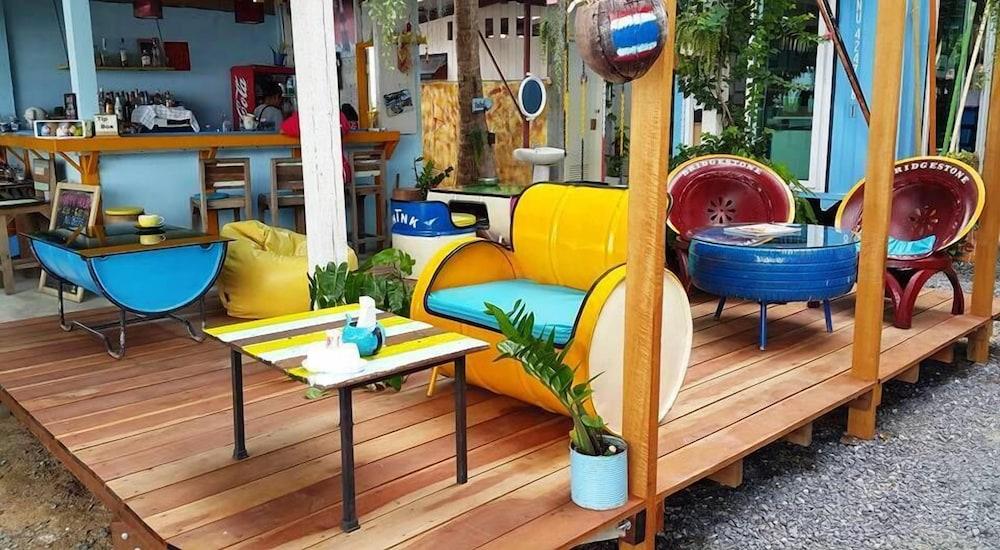 Think & Retro Cafe Lipa Noi Samui Hostel Eksteriør bilde