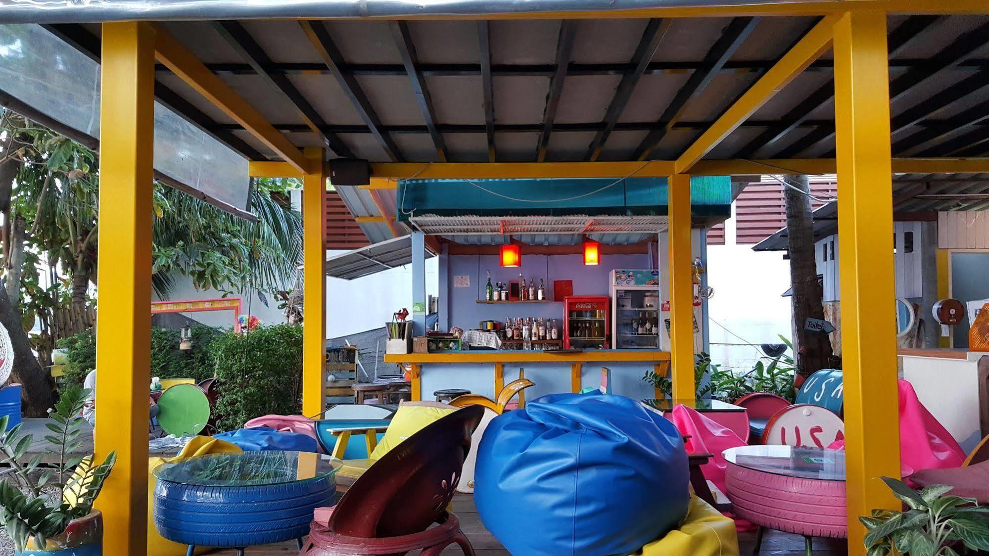 Think & Retro Cafe Lipa Noi Samui Hostel Eksteriør bilde
